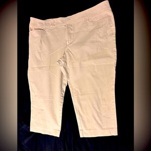 CHAPS cropped cream pants